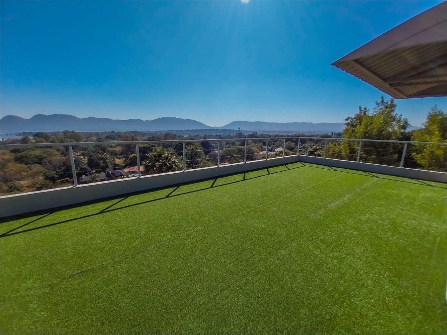 5 Bedroom Property for Sale in Meerhof North West